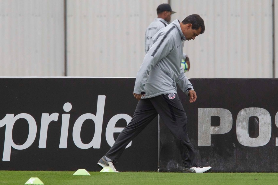Treinador Fábio Carille no CT Joaquim Grava, durante treino desta quarta-feira