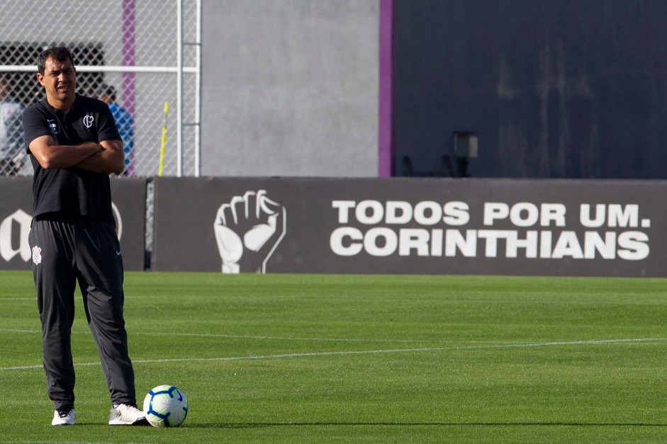 Carille no treino nesta quinta-feira no CT Joaquim Grava