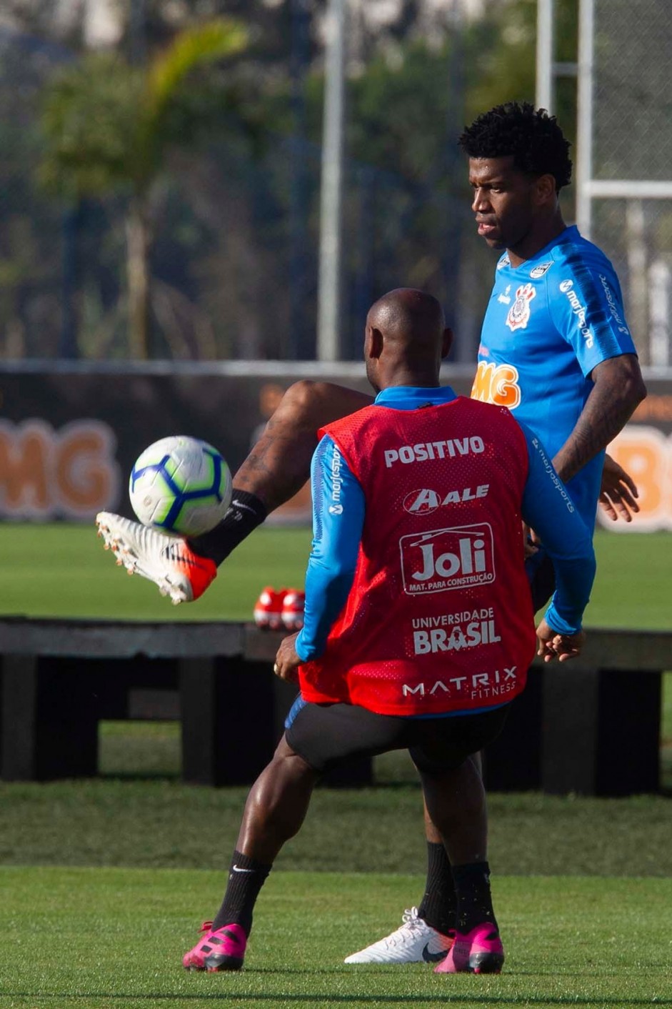 Gil e Love no treino nesta quinta-feira no CT Joaquim Grava