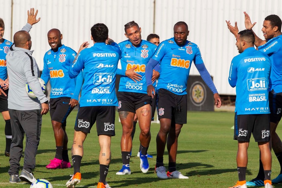 Manoel, Urso e companheiros no treino nesta quinta-feira no CT Joaquim Grava