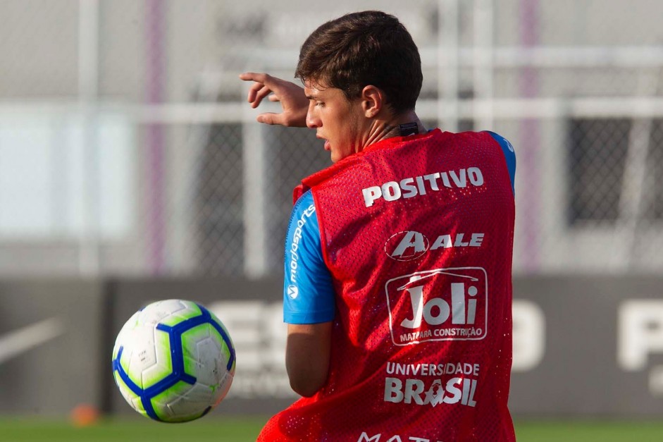 Mateus Vital no treino nesta quinta-feira no CT Joaquim Grava