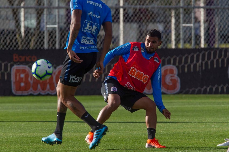Sornoza no treino nesta quinta-feira no CT Joaquim Grava