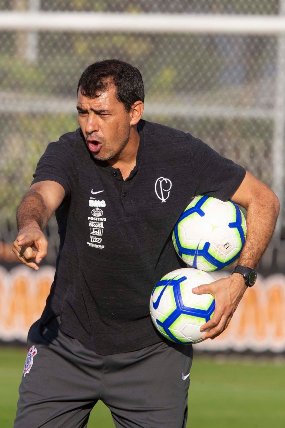 Treinador Fábio Carille no treino nesta quinta-feira no CT Joaquim Grava