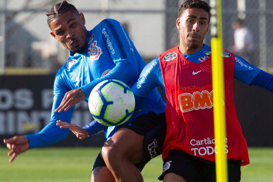 Urso e Gabriel no treino nesta quinta-feira no CT Joaquim Grava