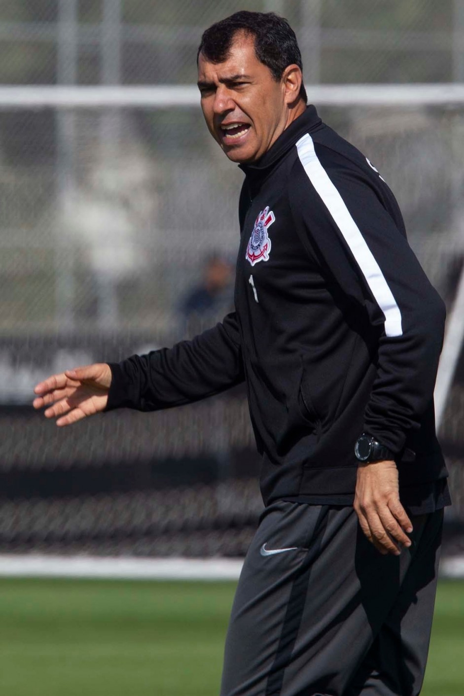 Carille durante o treino desta sexta-feira no CT Joaquim Grava