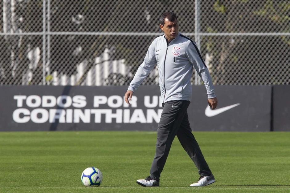 Carille no último treino antes do jogo contra o Flamengo, pelo Brasileirão