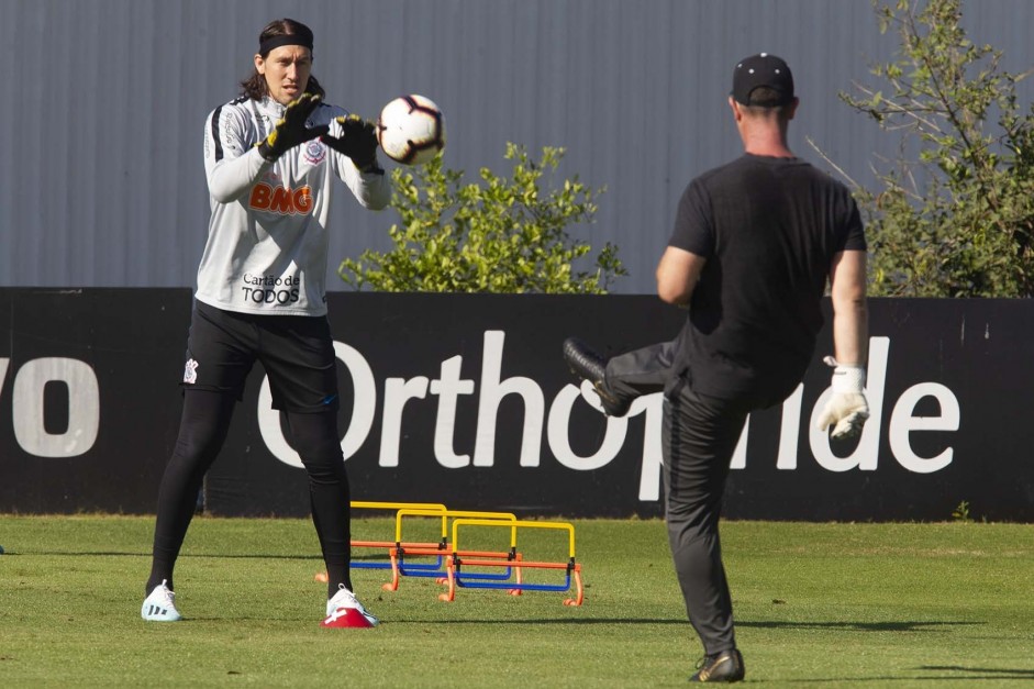 Cássio no treino desta terça-feira no CT Joaquim Grava