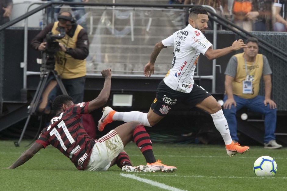 Clayson durante jogo contra o Flamengo, na Arena Corinthians, pelo Brasileiro