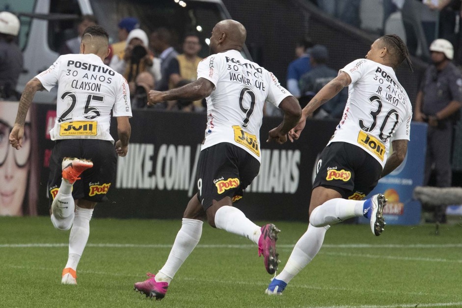 Clayson, Love e Urso no jogo contra o Flamengo, pelo Brasileirão, na Arena Corinthians
