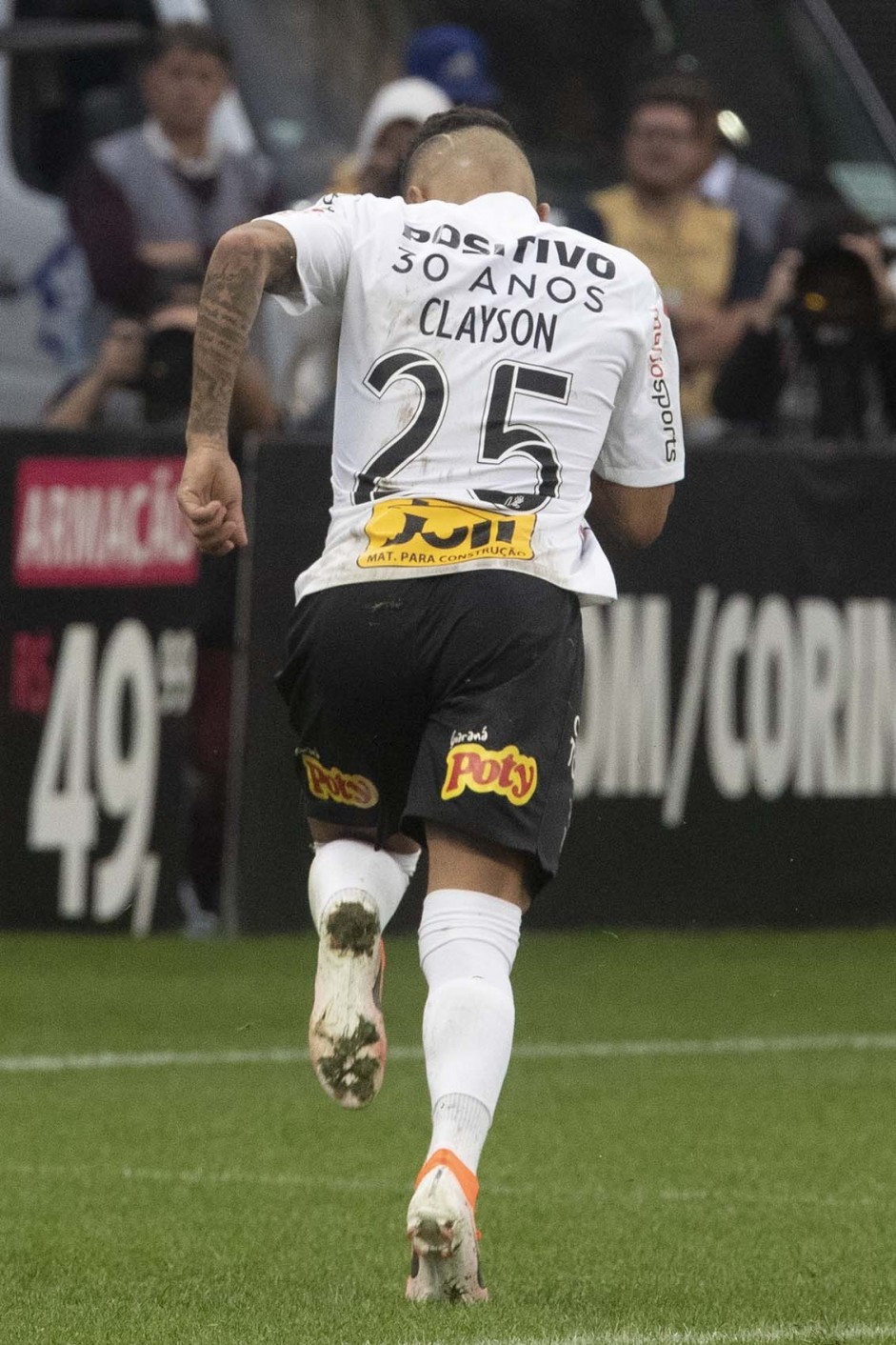 Clayson marcou o nico gol do Corinthians contra o Flamengo, pelo Brasileiro