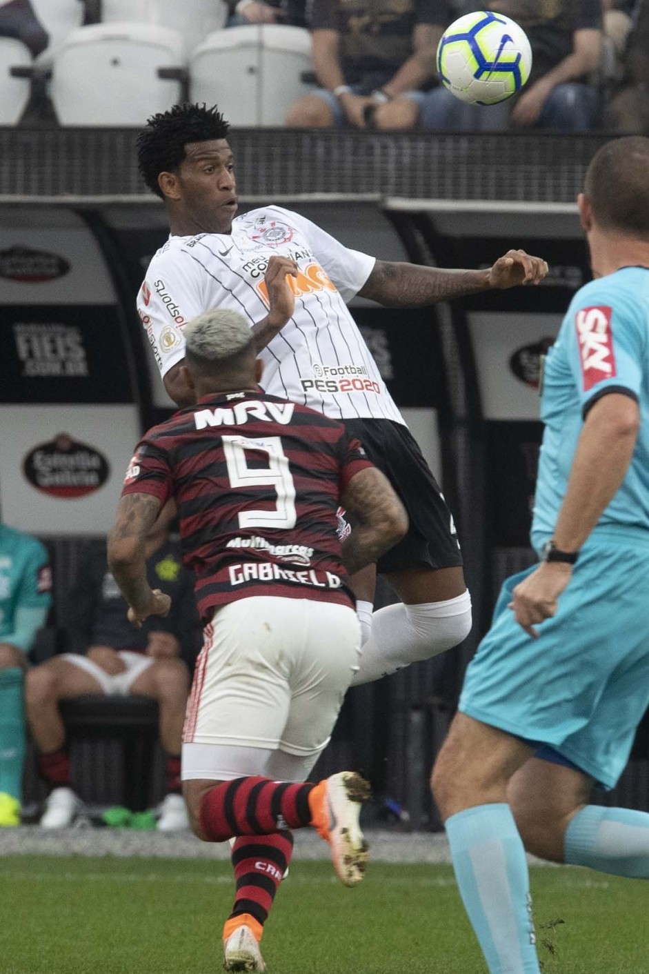 Gil durante jogo contra o Flamengo, na Arena Corinthians, pelo Brasileiro