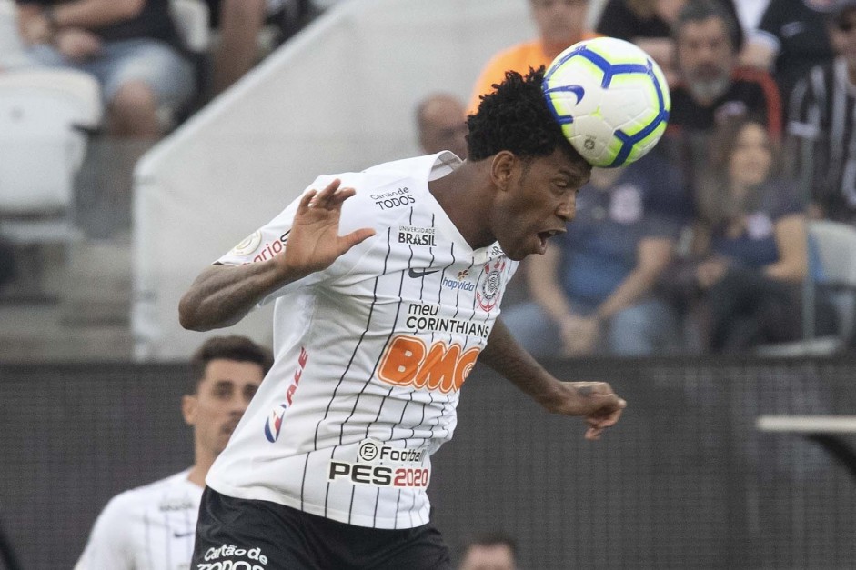 Gil durante jogo contra o Flamengo, na Arena Corinthians, pelo Brasileiro