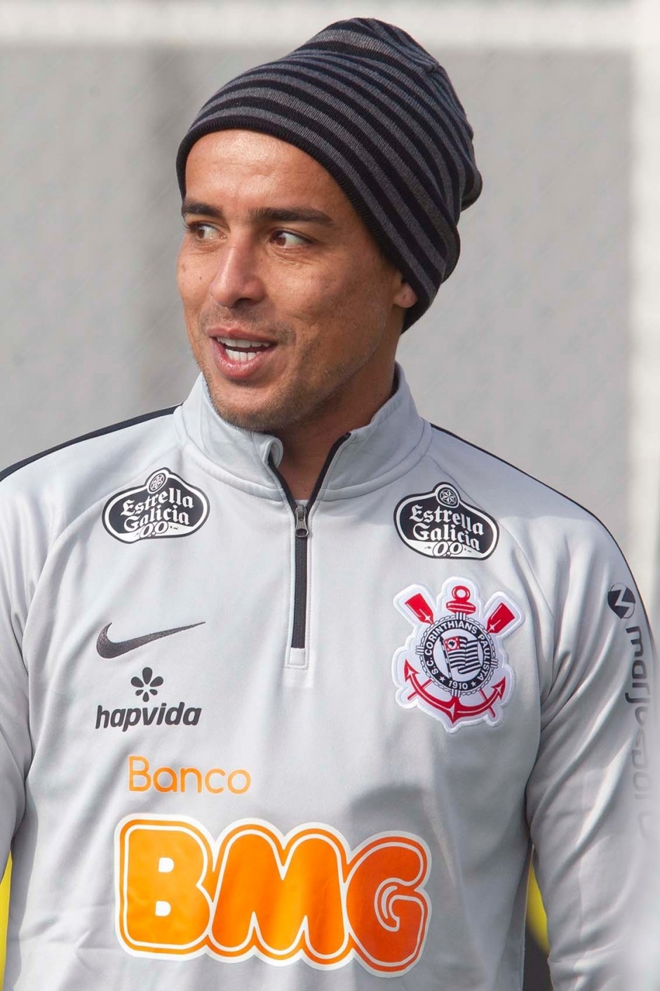 Jadson durante o treino desta sexta-feira no CT Joaquim Grava