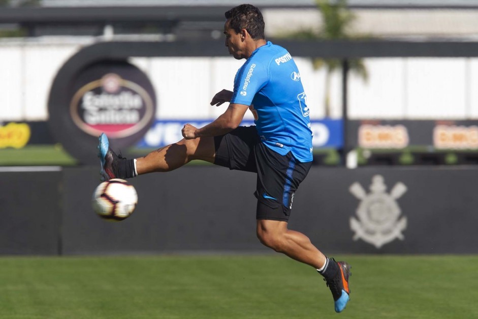Jadson no treino desta terça-feira no CT Joaquim Grava