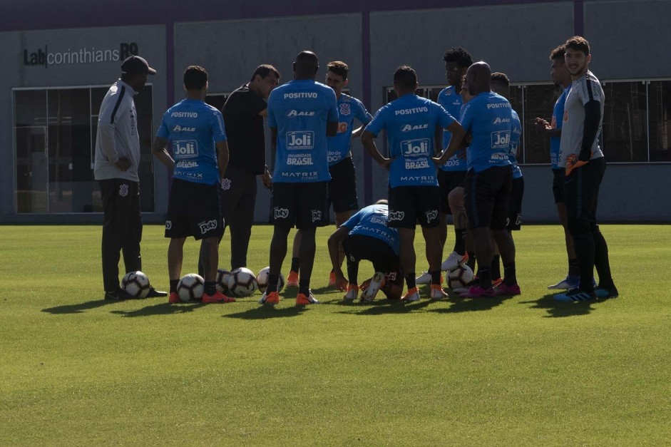 Jogadores do Corinthians no treino desta tera-feira no CT Joaquim Grava