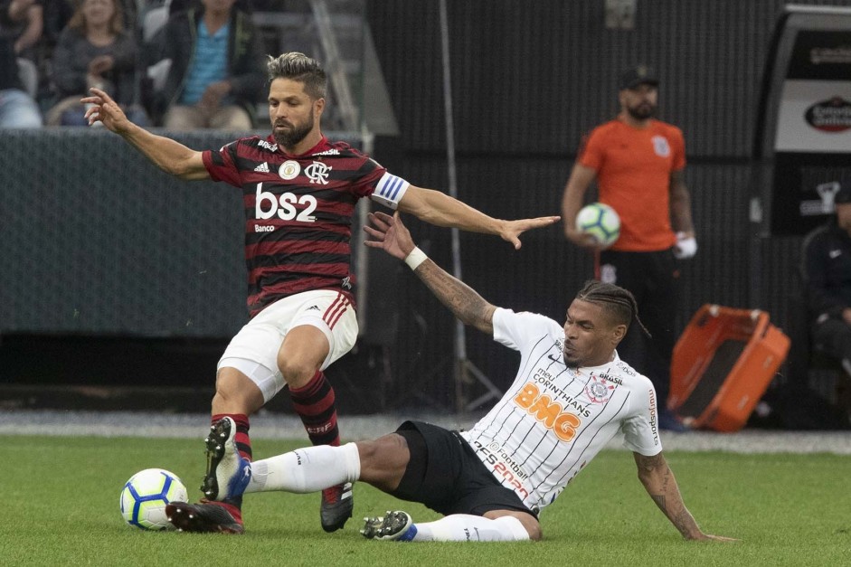 Júnior Urso durante jogo contra o Flamengo, na Arena Corinthians, pelo Brasileirão
