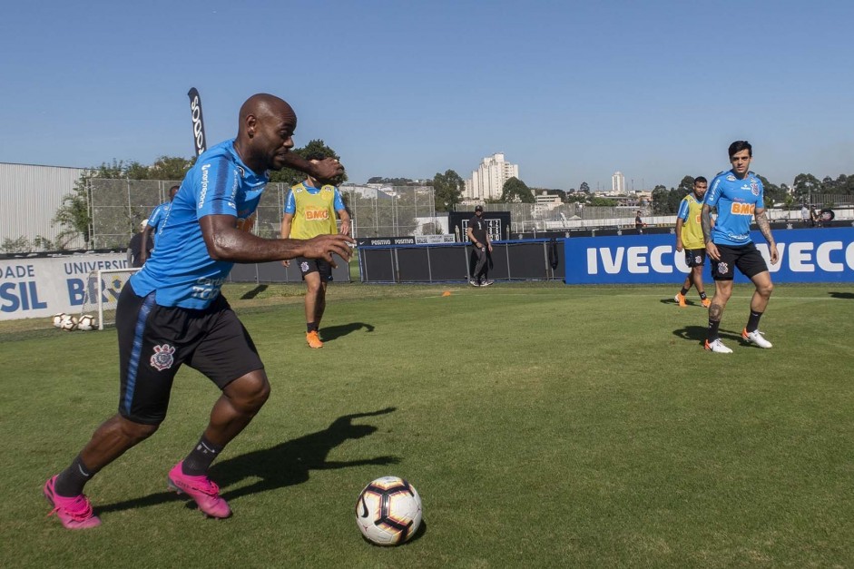Love no treino desta terça-feira no CT Joaquim Grava