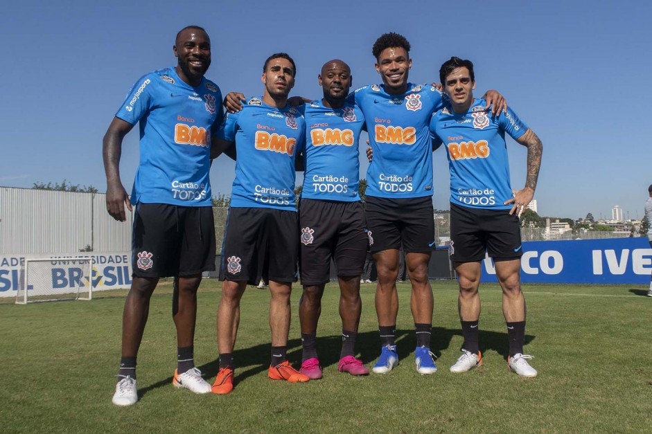 Manoel, Gabriel, Love, Urso e Fagner no treino desta terça-feira no CT Joaquim Grava