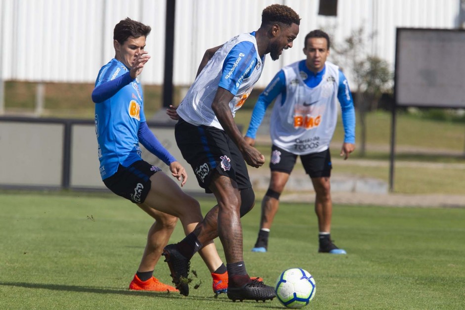 Mateus Vital e Renê Jr no último treino antes do jogo contra o Flamengo, pelo Brasileirão