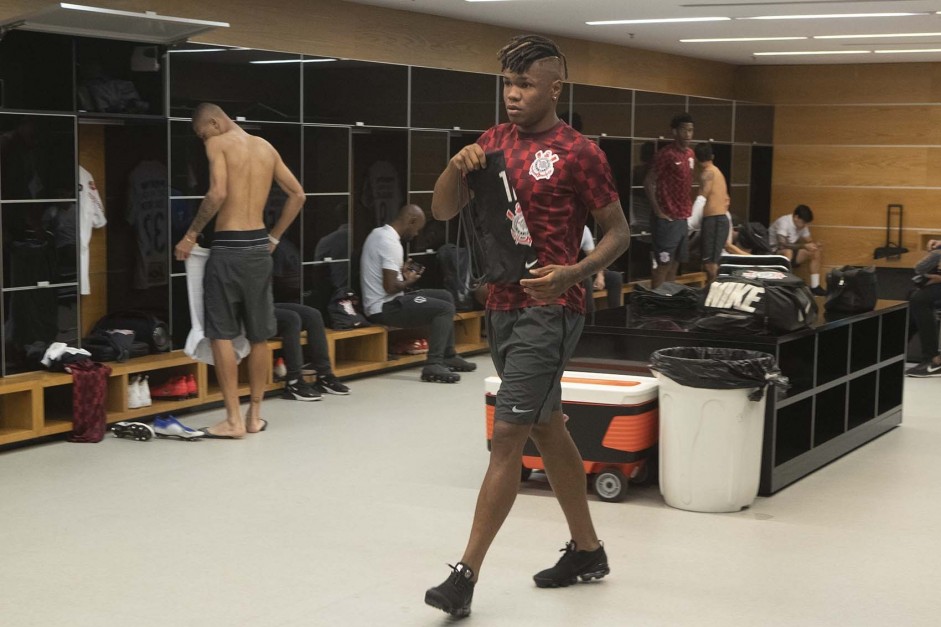 Matheus Jesus no vestiário antes do jogo contra o Flamengo, na Arena Corinthians