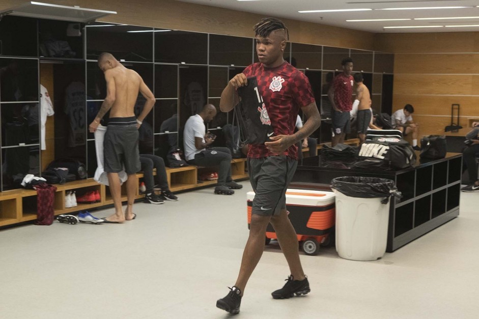 Matheus Jesus no vestirio antes do jogo contra o Flamengo, na Arena Corinthians