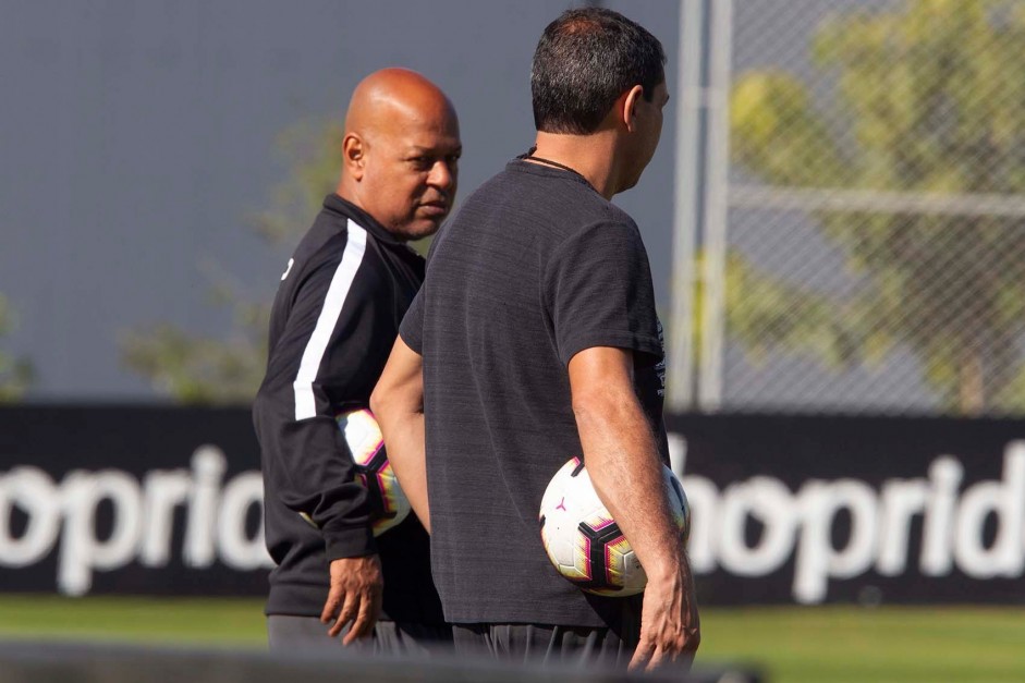 Mauro Silva e Carille comandam treino após empatar em 1 a 1, contra o Flamengo, pelo Brasileirão
