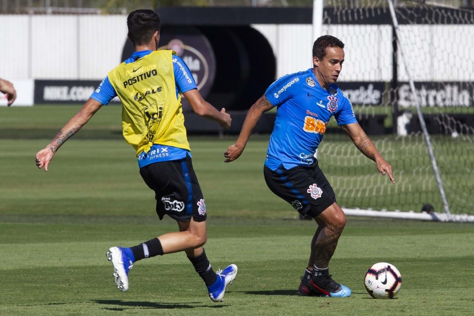 Meia Jadson no treino desta terça-feira no CT Joaquim Grava