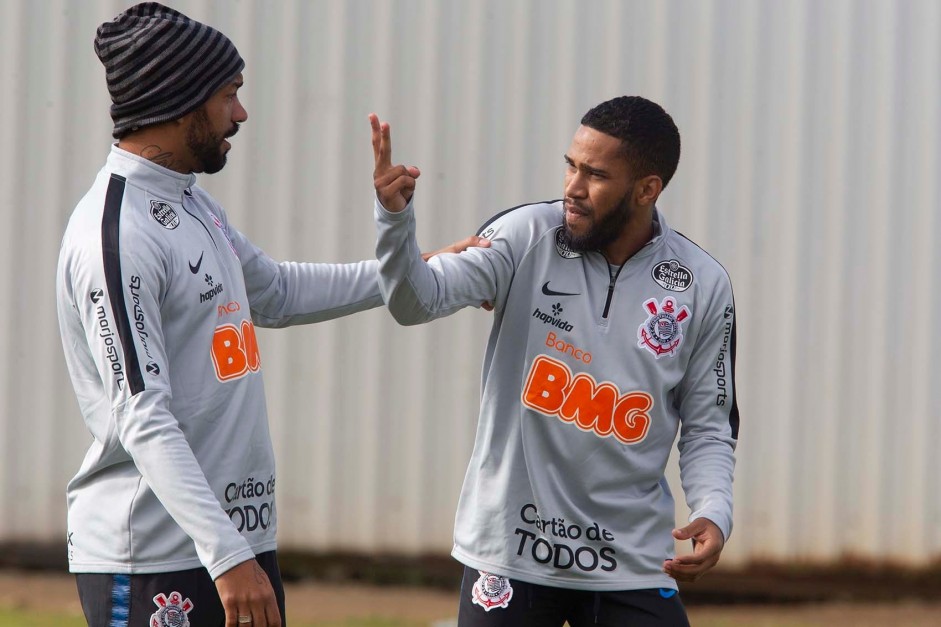 Michel e Everaldo durante o treino desta sexta-feira no CT Joaquim Grava
