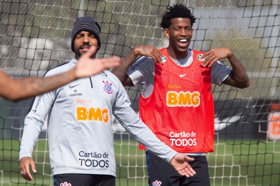 Michel e Gil durante o treino desta sexta-feira no CT Joaquim Grava