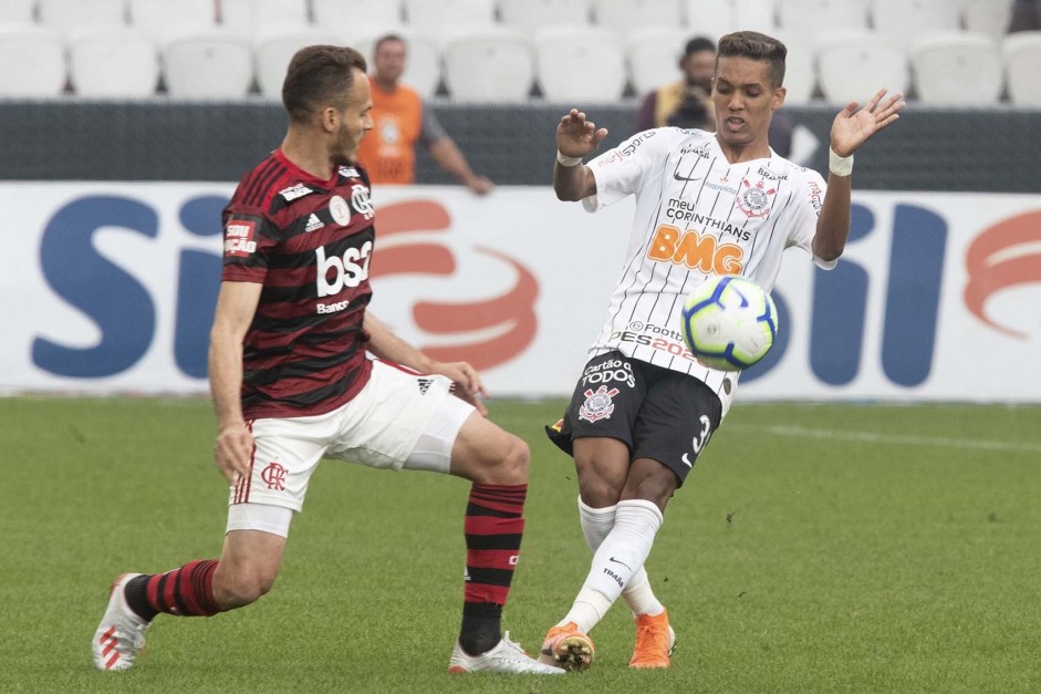 Pedrinho durante jogo contra o Flamengo, na Arena Corinthians, pelo Brasileiro