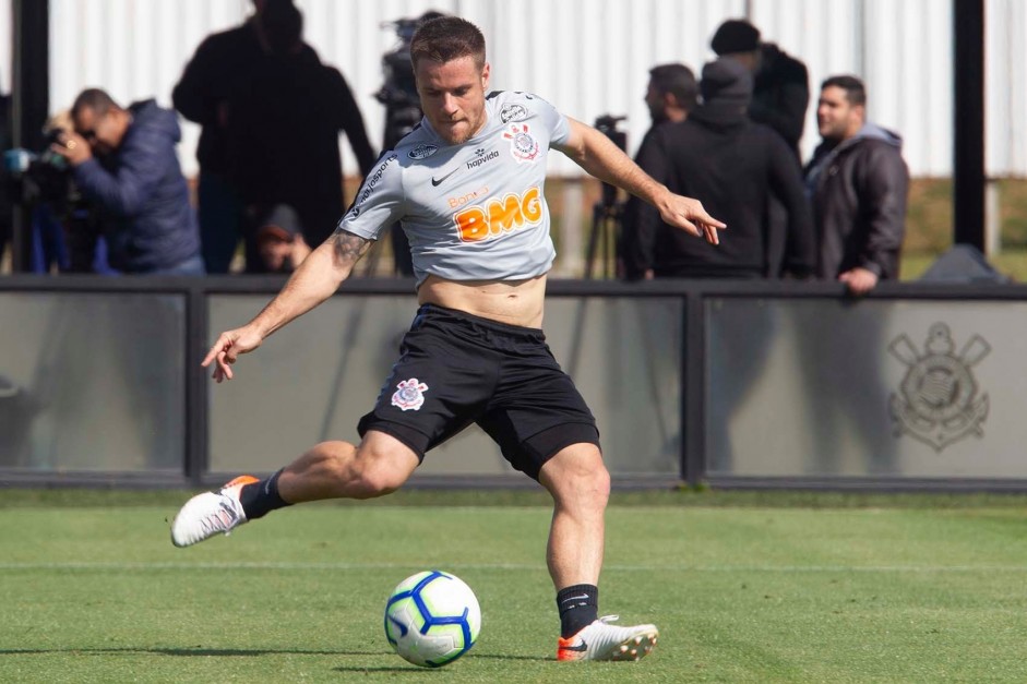 Ramiro durante o treino desta sexta-feira no CT Joaquim Grava