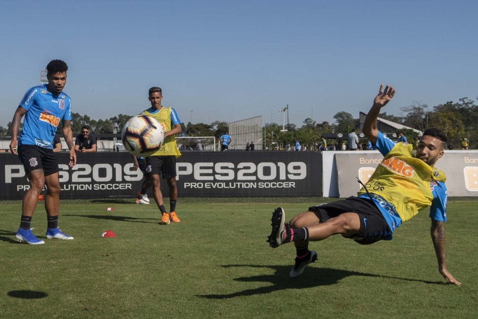 Urso, Pedrinho e Clayson no treino desta tera-feira no CT Joaquim Grava