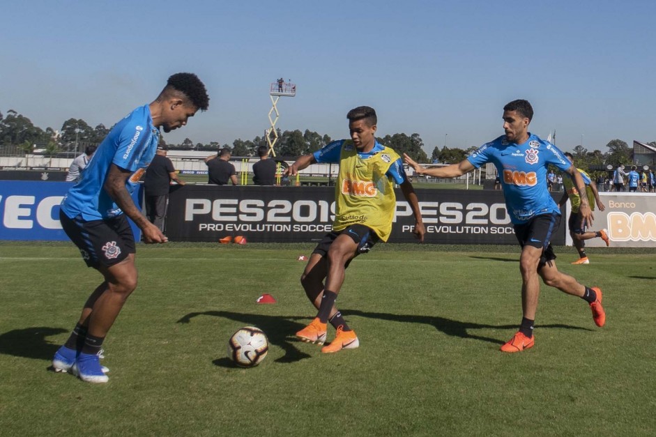 Urso, Pedrinho e Gabriel no treino desta terça-feira no CT Joaquim Grava