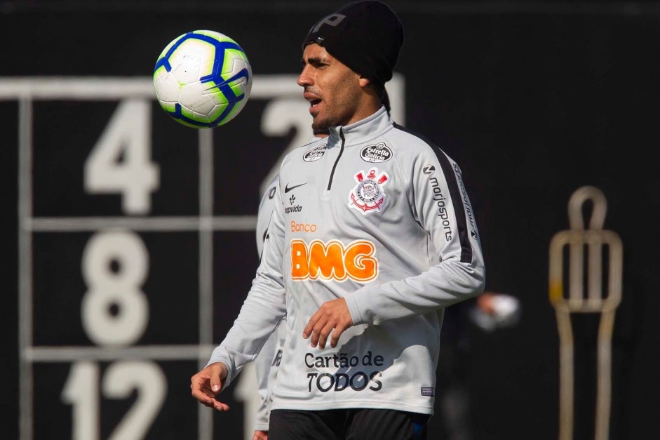 Volante Gabriel durante o treino desta sexta-feira no CT Joaquim Grava