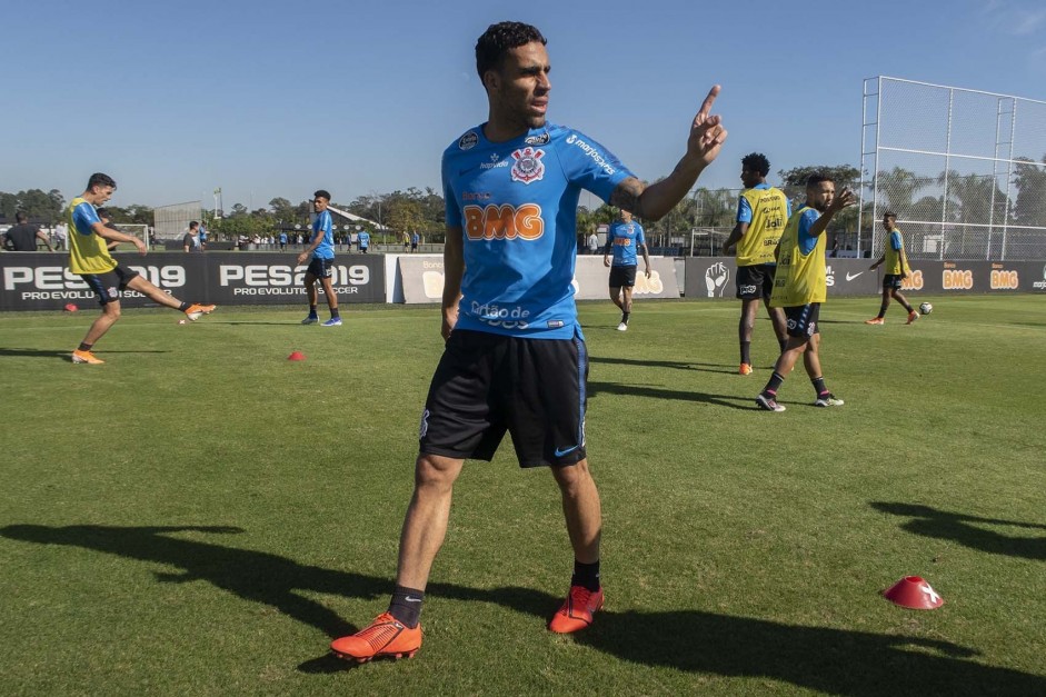Volante Gabriel no treino desta terça-feira no CT Joaquim Grava