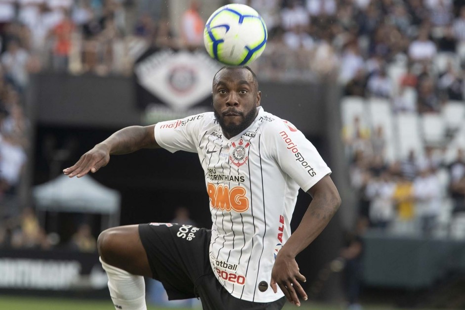 Zagueiro Manoel durante jogo contra o Flamengo, na Arena Corinthians, pelo Brasileiro