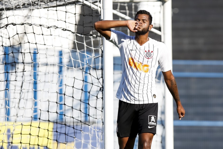 Atacante Nathan durante jogo contra a Ponte Preta, pelo Brasileirão Sub-20