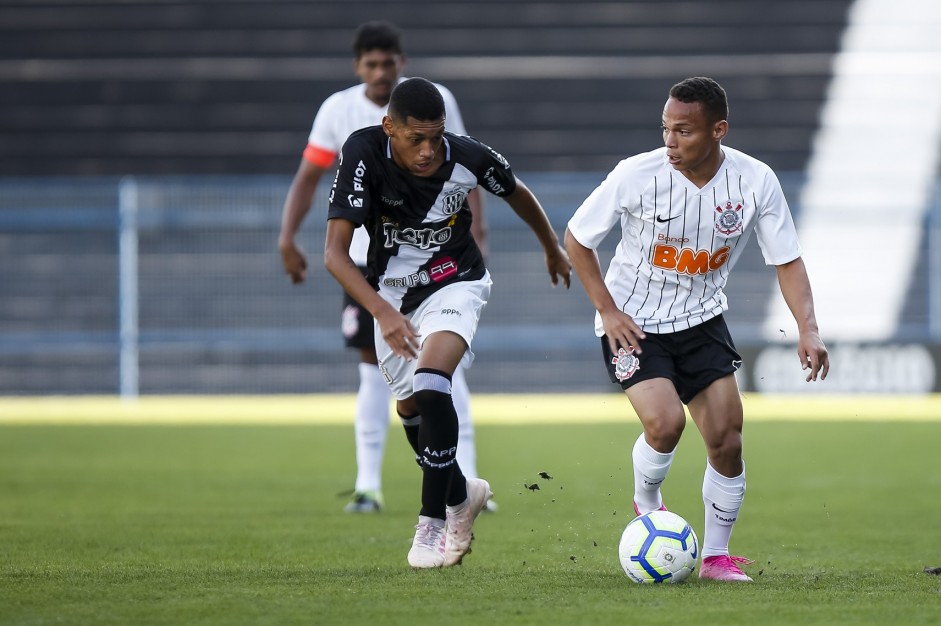 Garoto Janderson durante jogo contra a Ponte Preta, pelo Brasileirão Sub-20