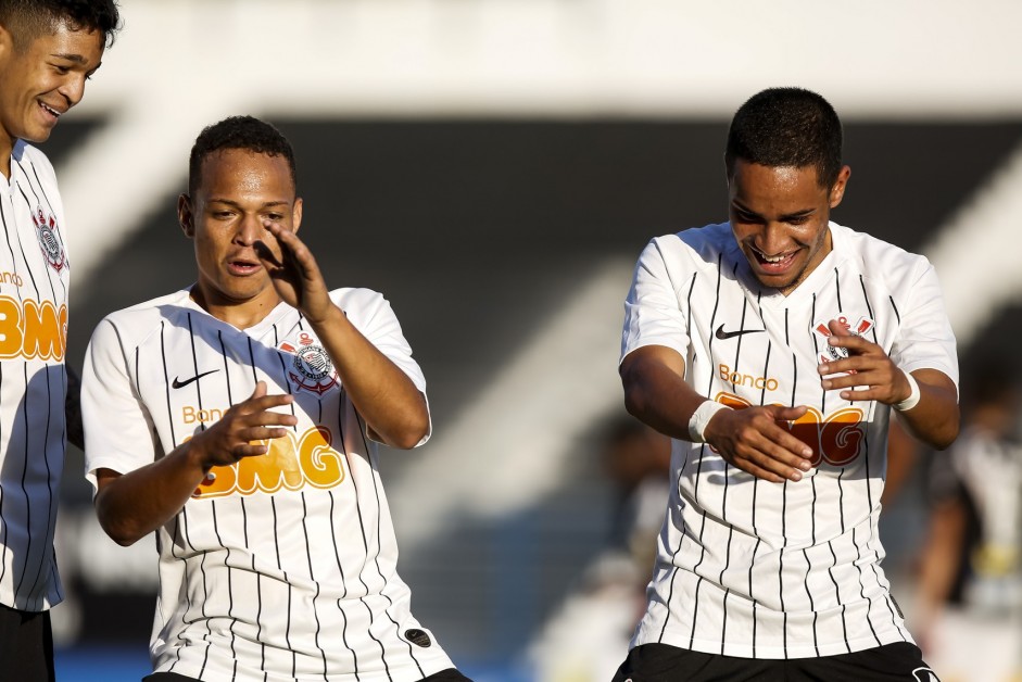 Janderson comemora gol contra a Ponte Preta, pelo Brasileiro Sub-20