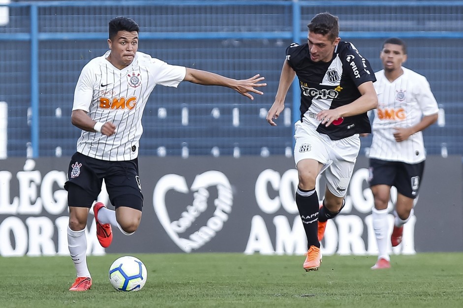 Roni durante jogo contra a Ponte Preta, pelo Brasileiro Sub-20