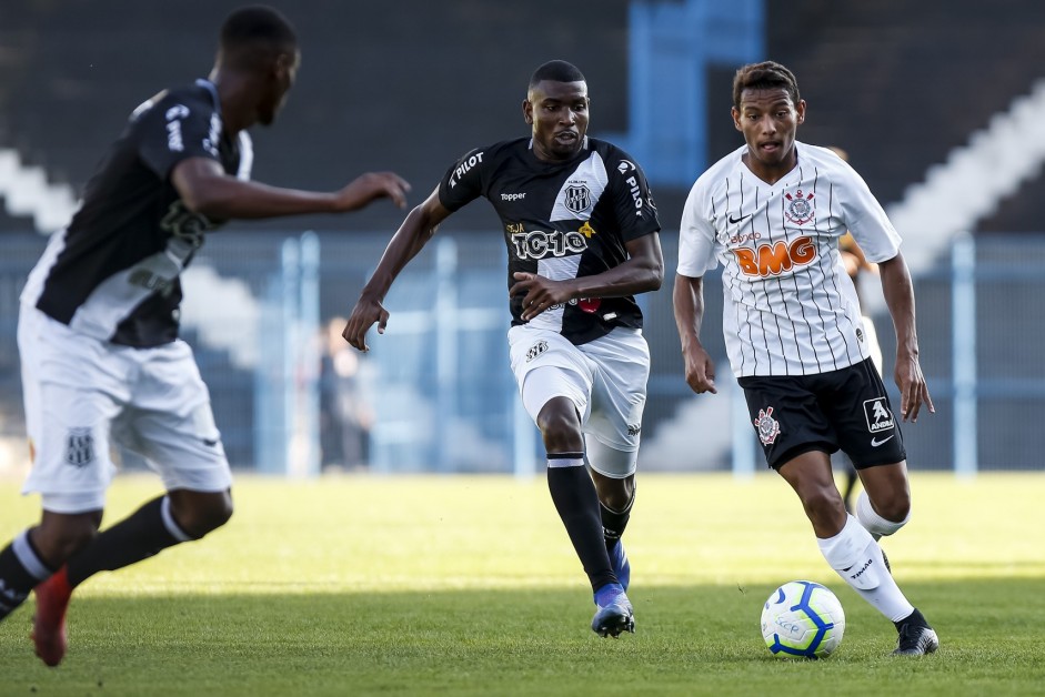 Ruan durante jogo contra a Ponte Preta, pelo Brasileirão Sub-20
