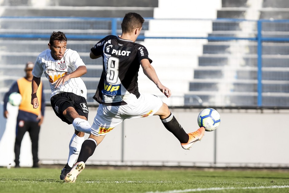 Ruan durante partida contra a Ponte Preta, pelo Brasileirão Sub-20
