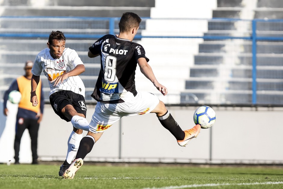 Ruan durante partida contra a Ponte Preta, pelo Brasileiro Sub-20