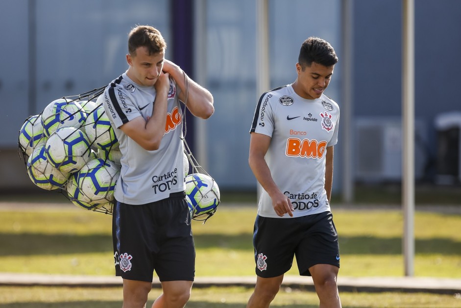 Carlos e Roni no treino desta sexta-feira no CT Joaquim Grava