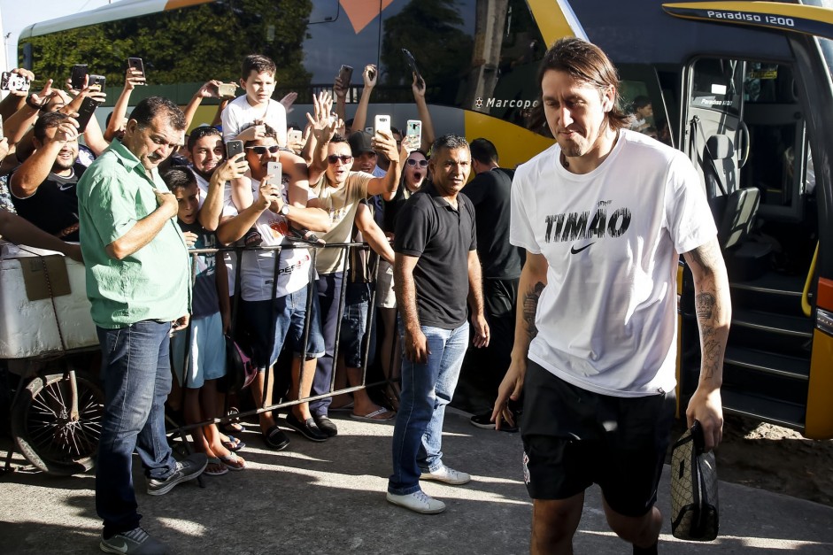 Cássio chega em Fortaleza para o último treino antes do duelo pelo Brasileirão