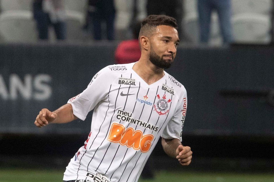 Clayson marcou o primeiro gol do Corinthians contra o Montevideo Wanderers