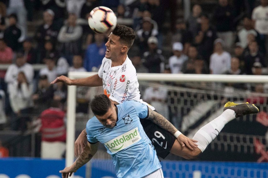 Danilo Avelar no jogo contra o Montevideo Wanderers, pela Copa Sul-Americana, na Arena Corinthians