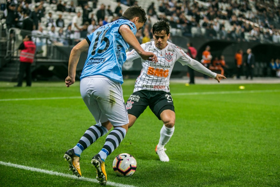 Fagner durante jogo contra o Montevideo Wanderers, pela Copa Sul-Americana, na Arena Corinthians