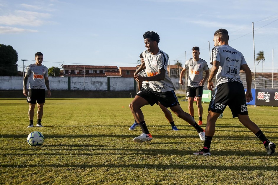 Gil e companheiros j treinam em Fortaleza para duelo pelo Brasileiro, no domingo