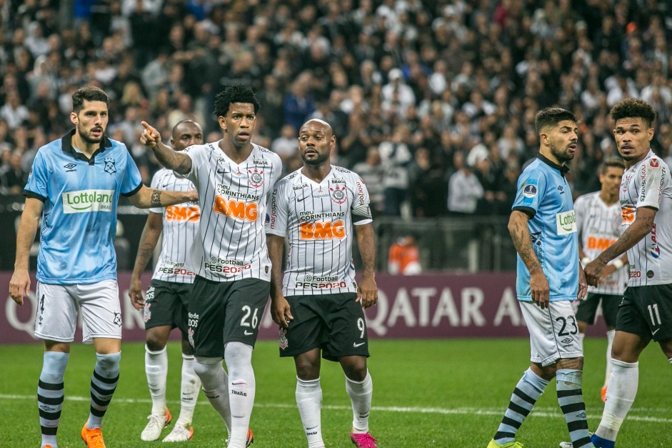 Gil e Love no jogo contra o Montevideo Wanderers, pela Copa Sul-Americana, na Arena Corinthians